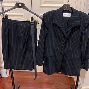 Perfect condition like new Dana Buchman petite pinstriped skirt suit with belt